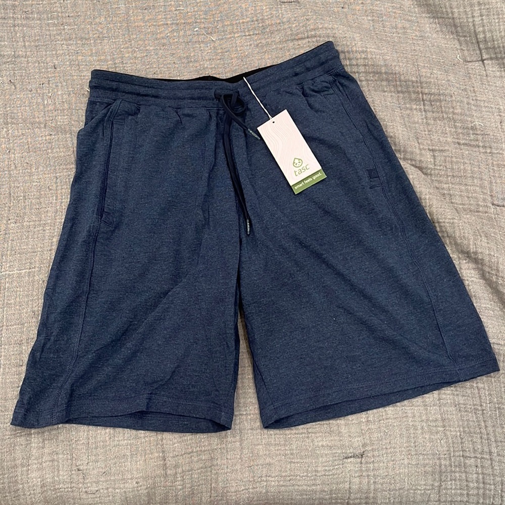 NWT Tasc heather navy Carrollton fitness men’s shorts, very soft